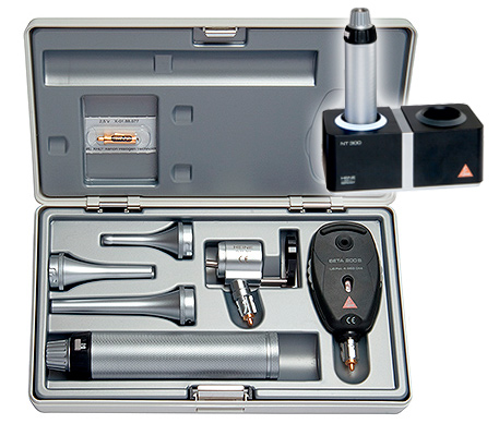 Set otoscopio–oftalmoscopio con manico ricaricabile